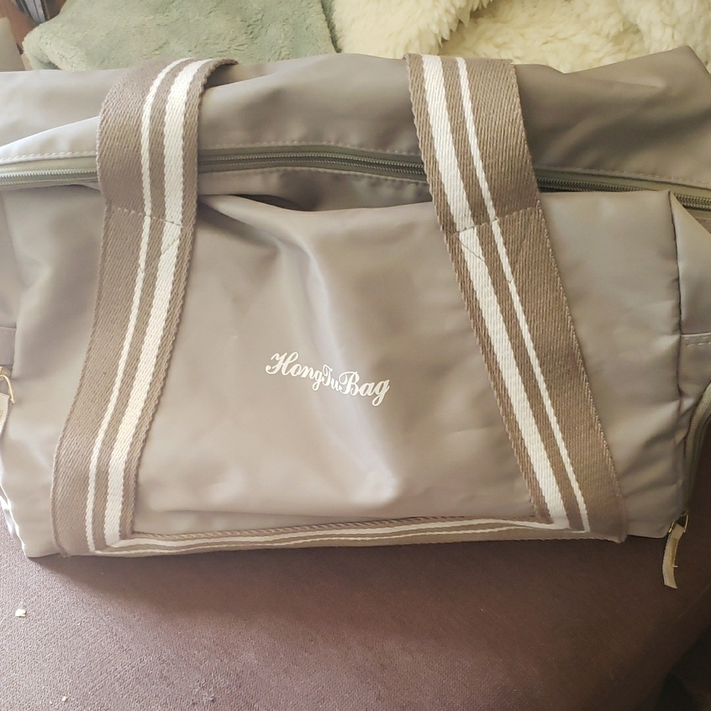 Gray Duffel Bag with Durable Canvas Design